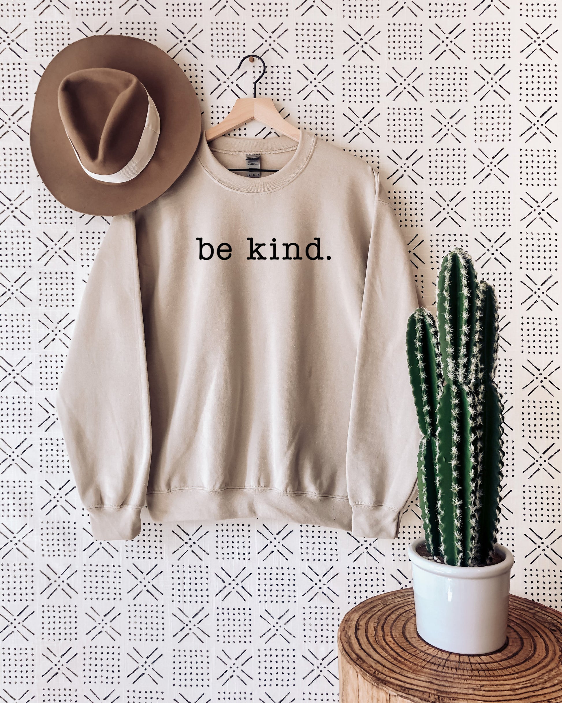 Be Kind Sweatshirt – Basic Peachy